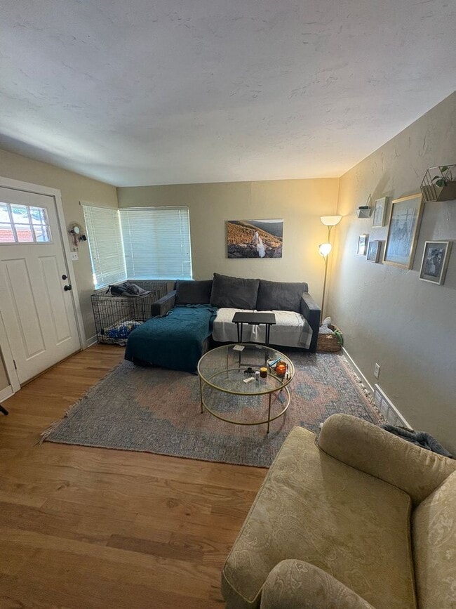 Building Photo - Updated 2BD Duplex | Edgewater Location