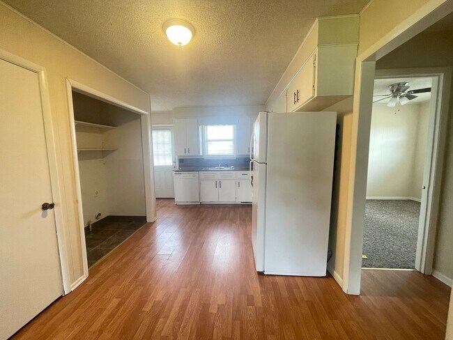 Building Photo - 5338 S Hutchinson Ct