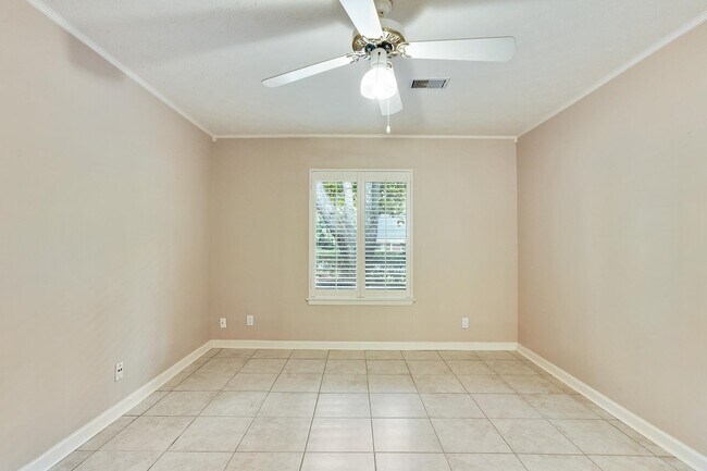 Building Photo - 2949 Torreya Way SE