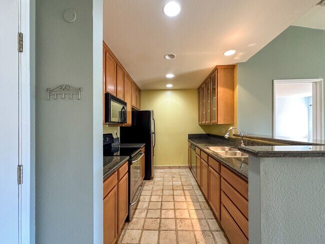 Building Photo - 7160 Shoreline Dr