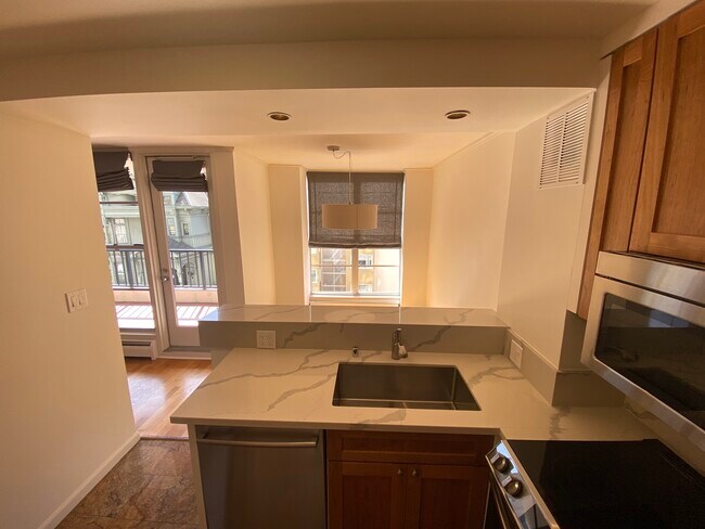 Kitchen - 2040 Franklin St