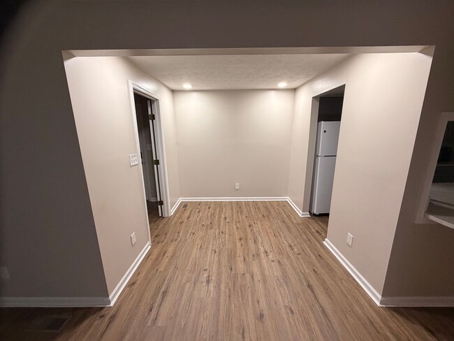 Building Photo - Rosehaven1325