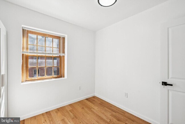 Building Photo - 1223 Spruce St