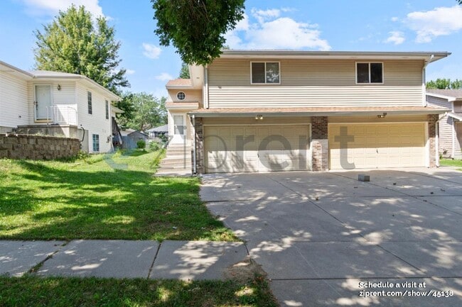 Building Photo - 724 W Belmont Ave