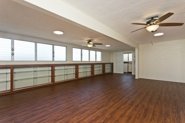 Building Photo - 4 BD 2.5 BA w/ Large Driveway & Yard