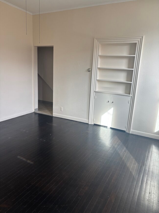 Building Photo - 1509 6th Ave