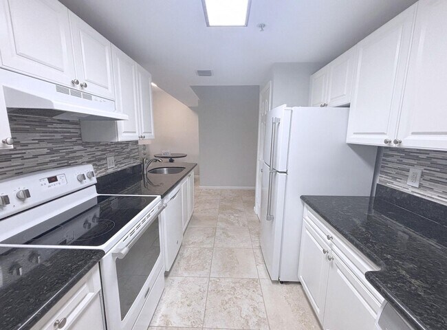 Primary Photo - 2080 Greenview Shores Blvd