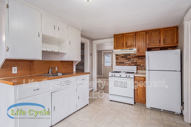 Building Photo - 1004 Chatham St NW