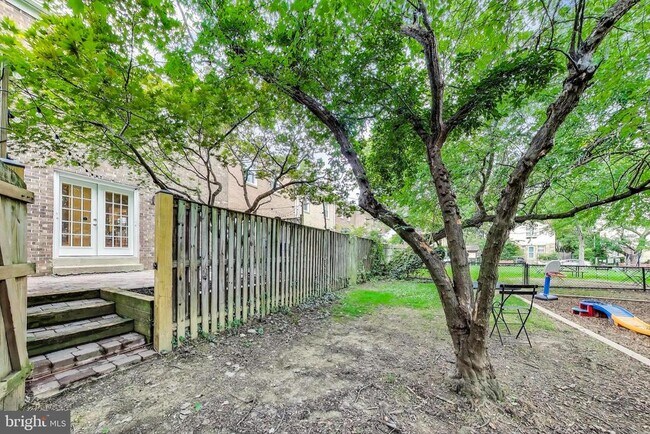 Building Photo - 1325 Chetworth Ct