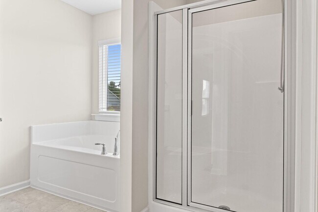 Building Photo - 912 Newburn Dr