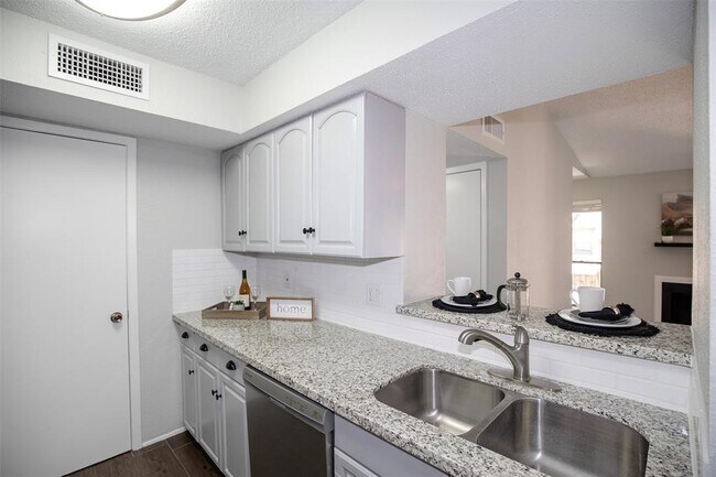 Building Photo - 3300 Pebblebrook Dr