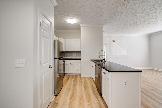 Building Photo - Evansville, IN**** Crown Moulding**** 2 Be...