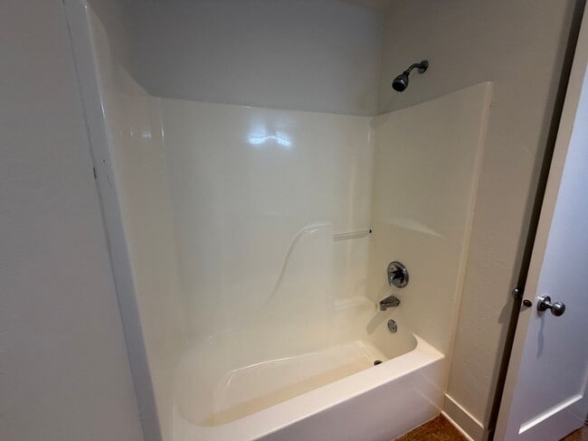 Building Photo - Beautiful 3 bedroom 2.5 bathroom house in a great neighborhood!