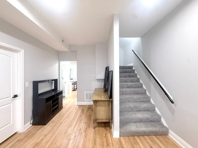 Building Photo - 3008 E 81st St