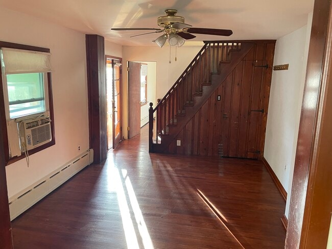 Building Photo - 84 Bridge St