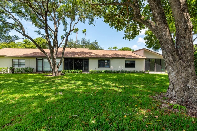 Building Photo - 18615 Breezy Palm Way