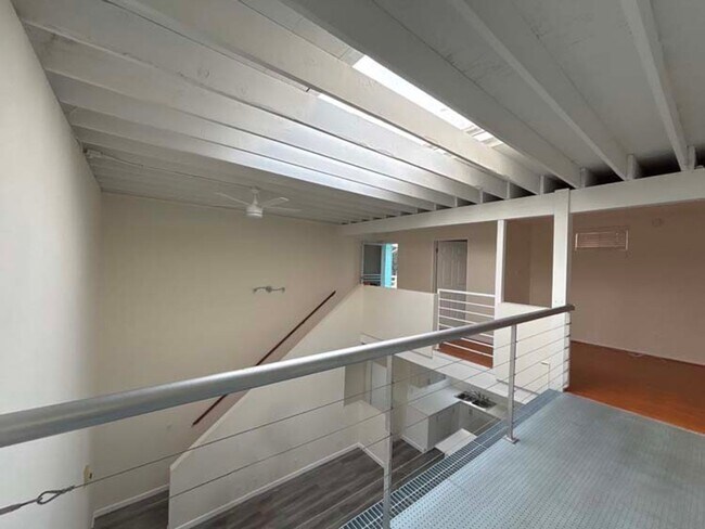 Building Photo - 915 Broadway St