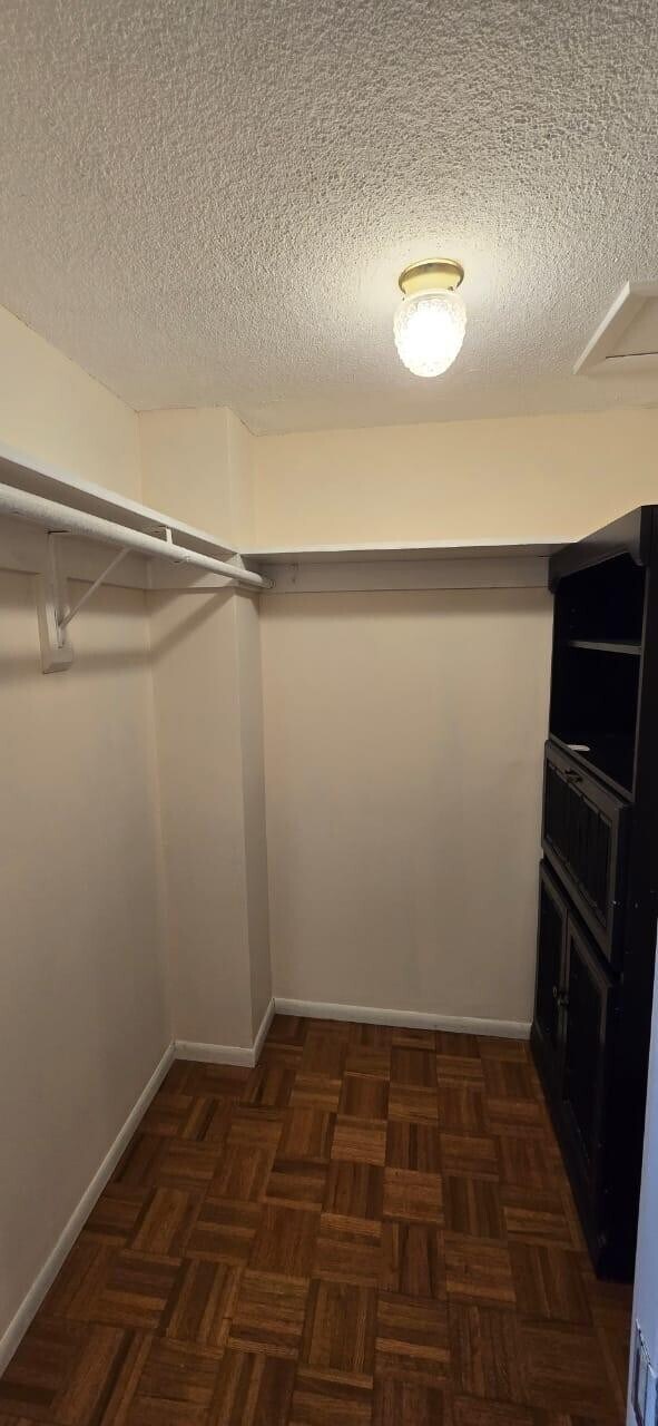 Building Photo - 3300 N Palm Aire Dr