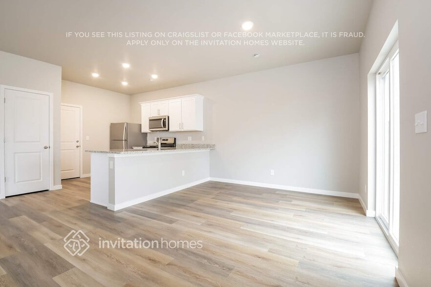 Building Photo - 7211 Dolores Ave