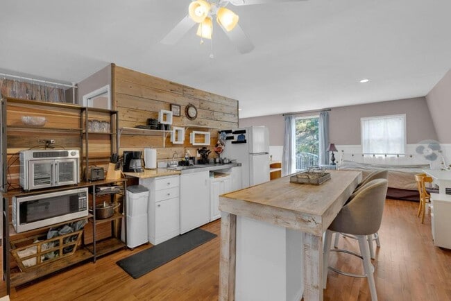Primary Photo - MOVE-IN SPEACIAL!! Peaceful Farmhouse Stud...