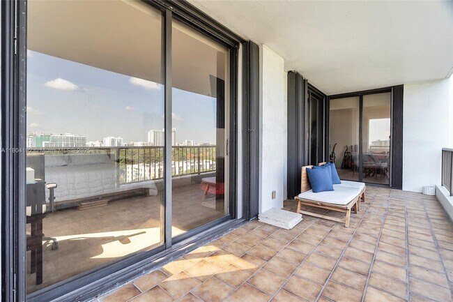 Building Photo - 1581 Brickell Ave
