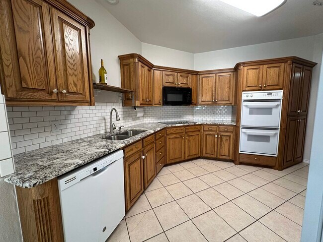 Building Photo - 3028 Whitehall Ln