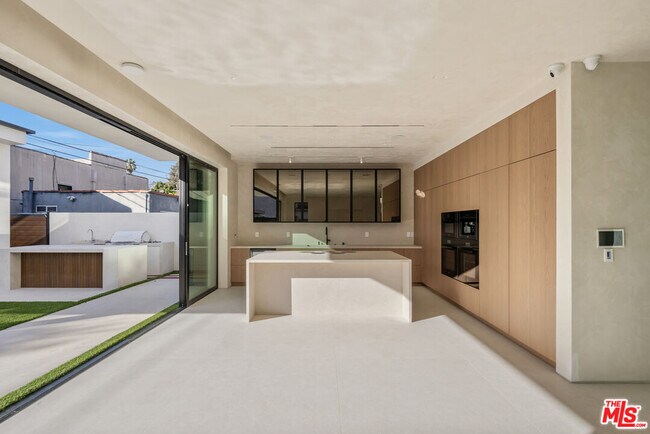 Building Photo - 441 Croft Ave