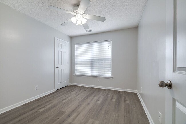 Building Photo - Spacious Home with Shop in Rincon!  No HOA!