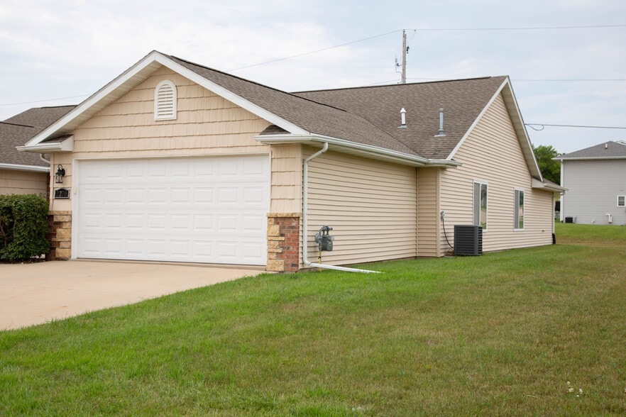 Building Photo - 2270 Fawn View Dr