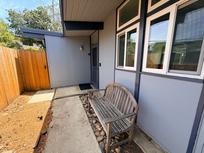 Building Photo - San Mateo 4Bed/2Ba Eichler Home with Putting Green, Vegetable Garden & Designer Finishes