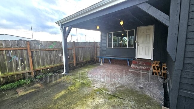 Building Photo - Cent- 1206 B Street