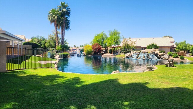Building Photo - Waterfront living in Chandler!