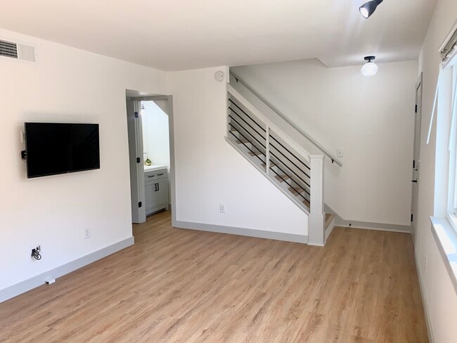 Building Photo - 1483 Theresa Dr