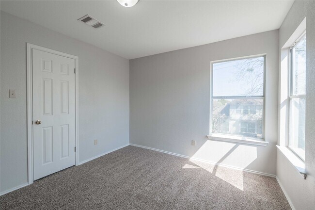 Building Photo - 1011 Gazania Dr