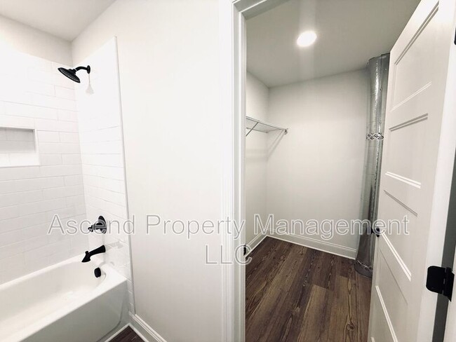 Building Photo - 1614 E 49th St