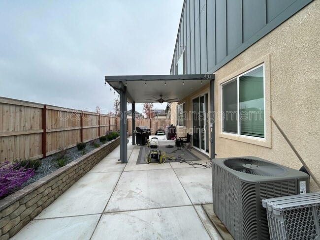 Building Photo - 711 Robert Ave