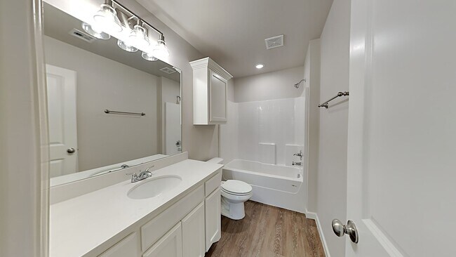 Building Photo - 2 Bedroom 2 Bathroom 2 Car Garage Duplex C...