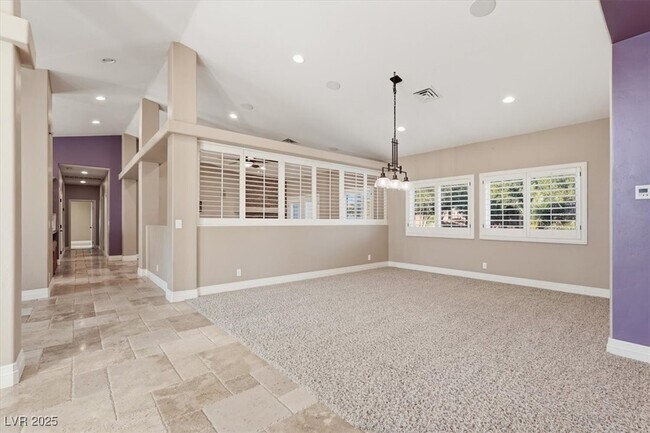 Building Photo - 8570 Country Home Cir