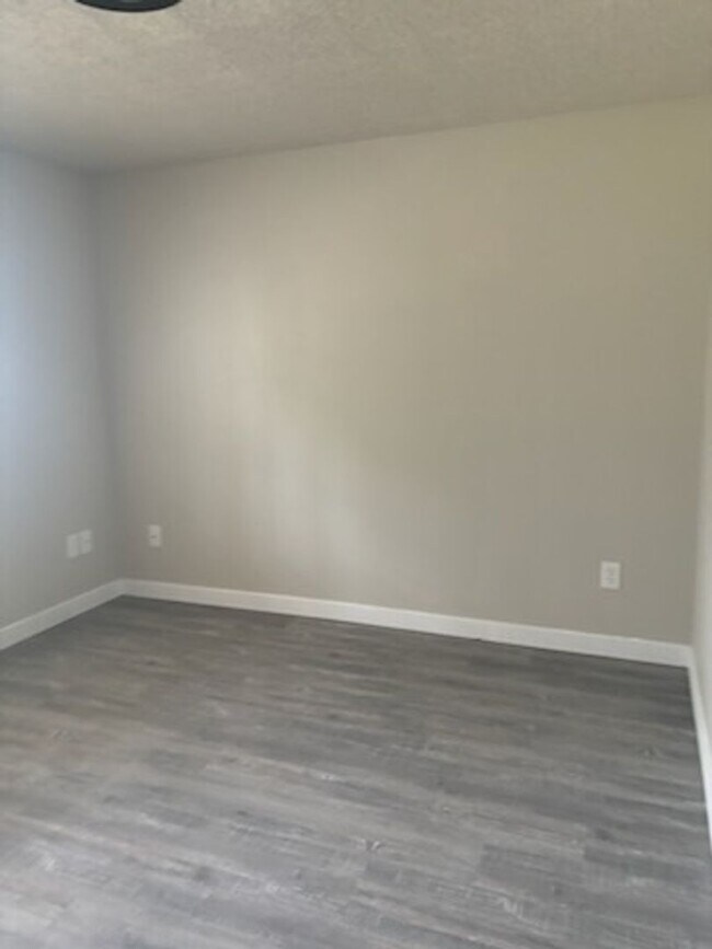 Building Photo - BOY11413-15 2P