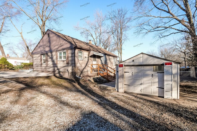 Building Photo - 3357 S Sterling Ave