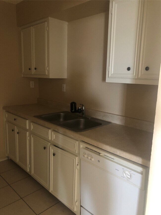 Building Photo - 1022 Wilson Rd