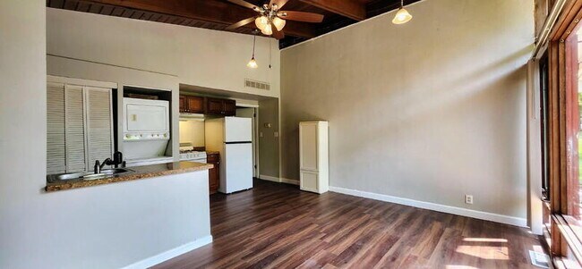 Building Photo - 6707-13 San Bonita Ave
