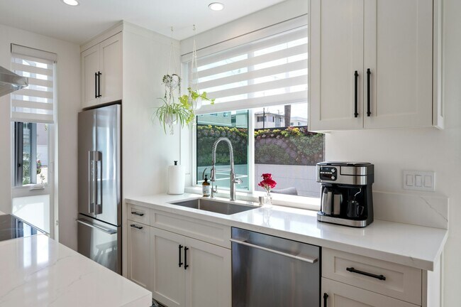 Building Photo - 151 Paseo De La Concha