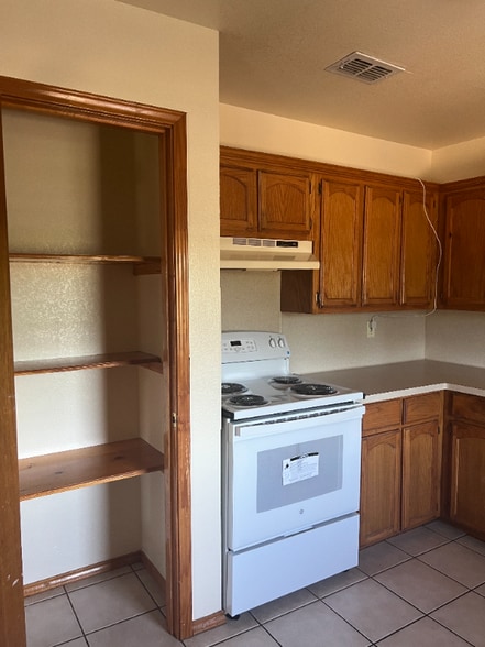 Building Photo - 1000 Wild Rose Ln