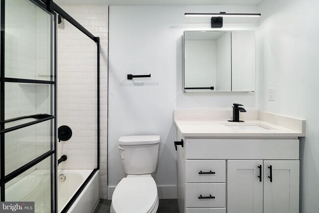 Building Photo - 2132 Pine St