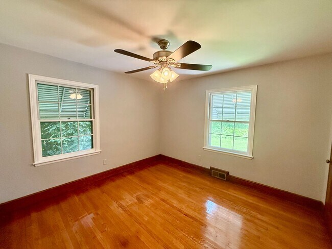 Building Photo - Four bedroom, 1.5 bath house in Graham -De...