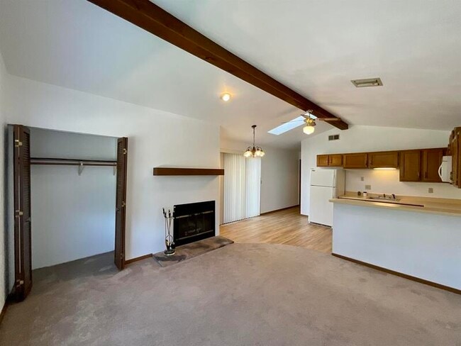 Building Photo - 165 Eagle Ridge