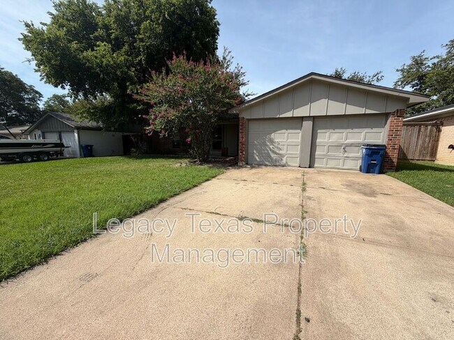 Building Photo - 513 Willow Cir W