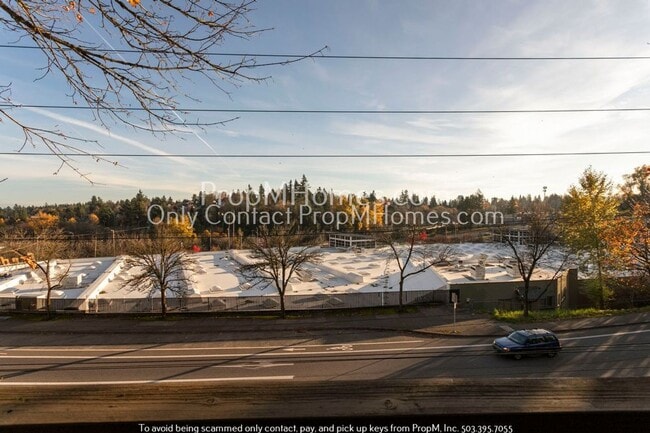 Building Photo - SW Portland Two Bedroom Condo In The Heart Of Burlingame!