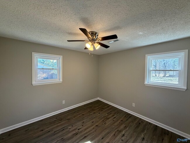 Building Photo - 117 Lucille Dr SW